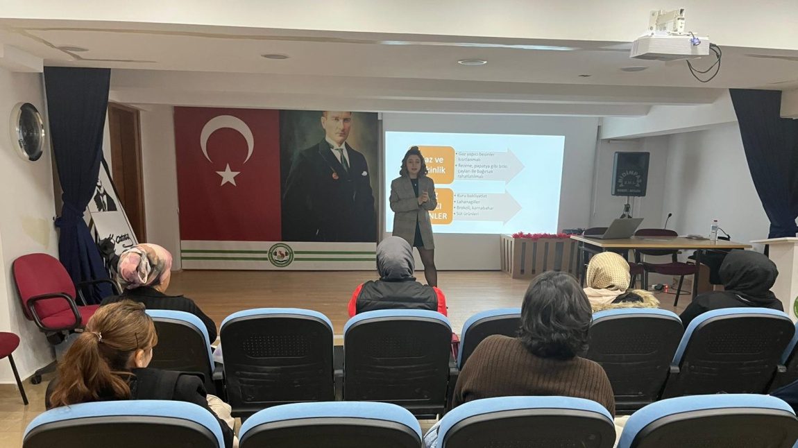 Okulumuzda Hijyen Eğitimi ve Otizmli Bireylerde Beslenme Temalı Bir Seminer Düzenlendi